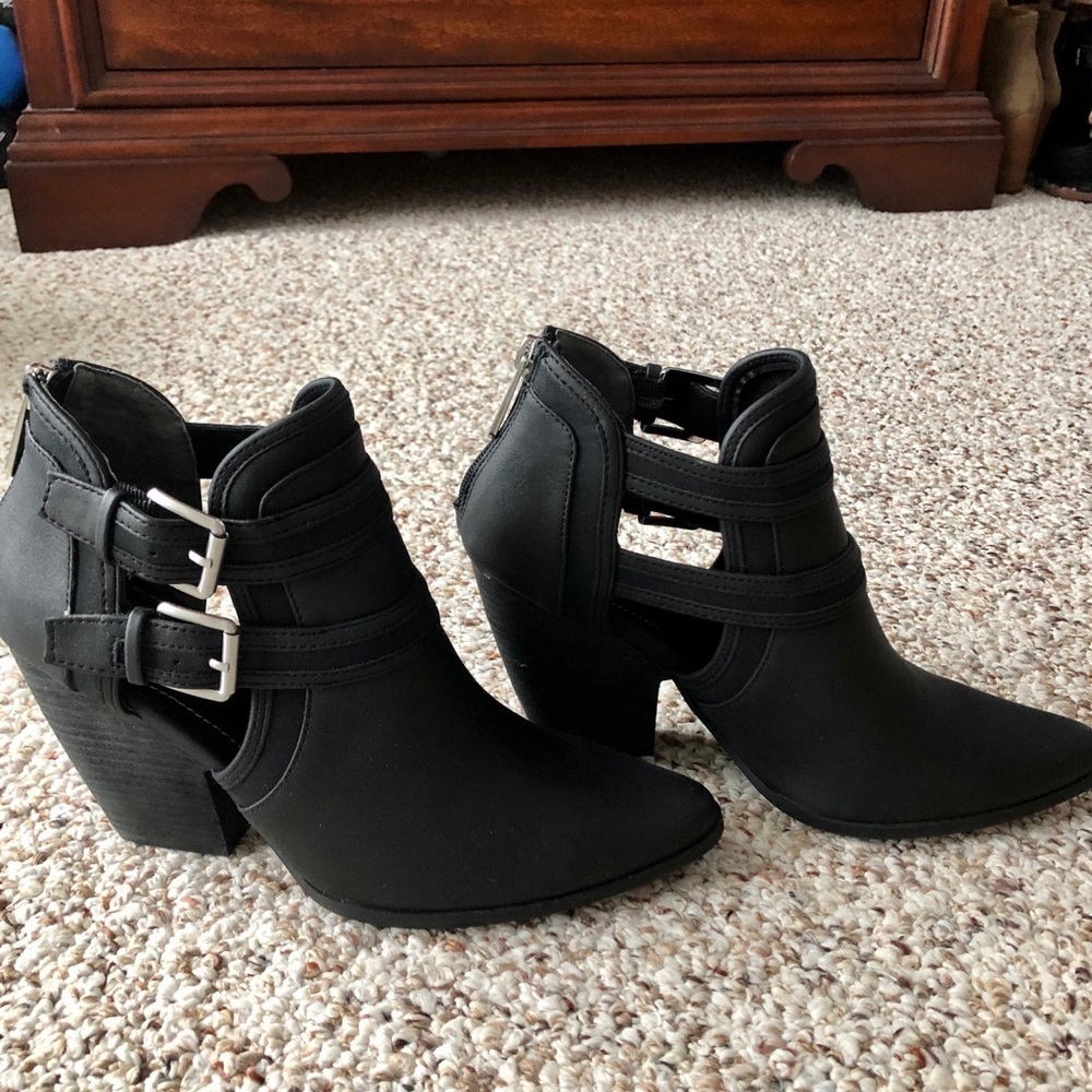 Charles by Charles David cut out booties - Picture 5 of 6